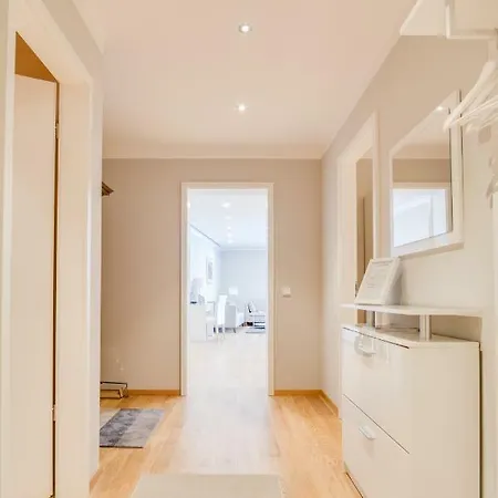 Schoene Am Dresdner Zwinger