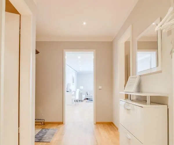 Schoene Am Dresdner Zwinger