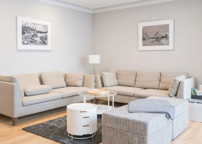 Schoene Am Dresdner Zwinger *