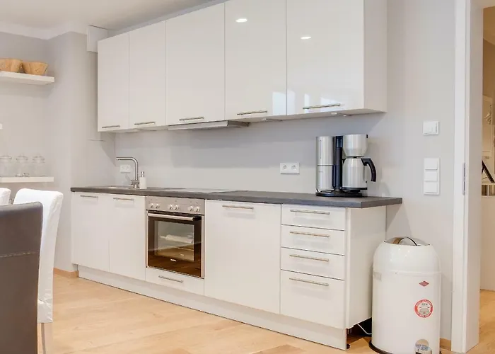 Schoene Am Dresdner Zwinger