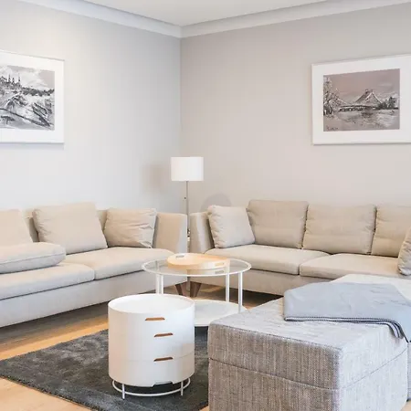 Schoene Am Dresdner Zwinger *